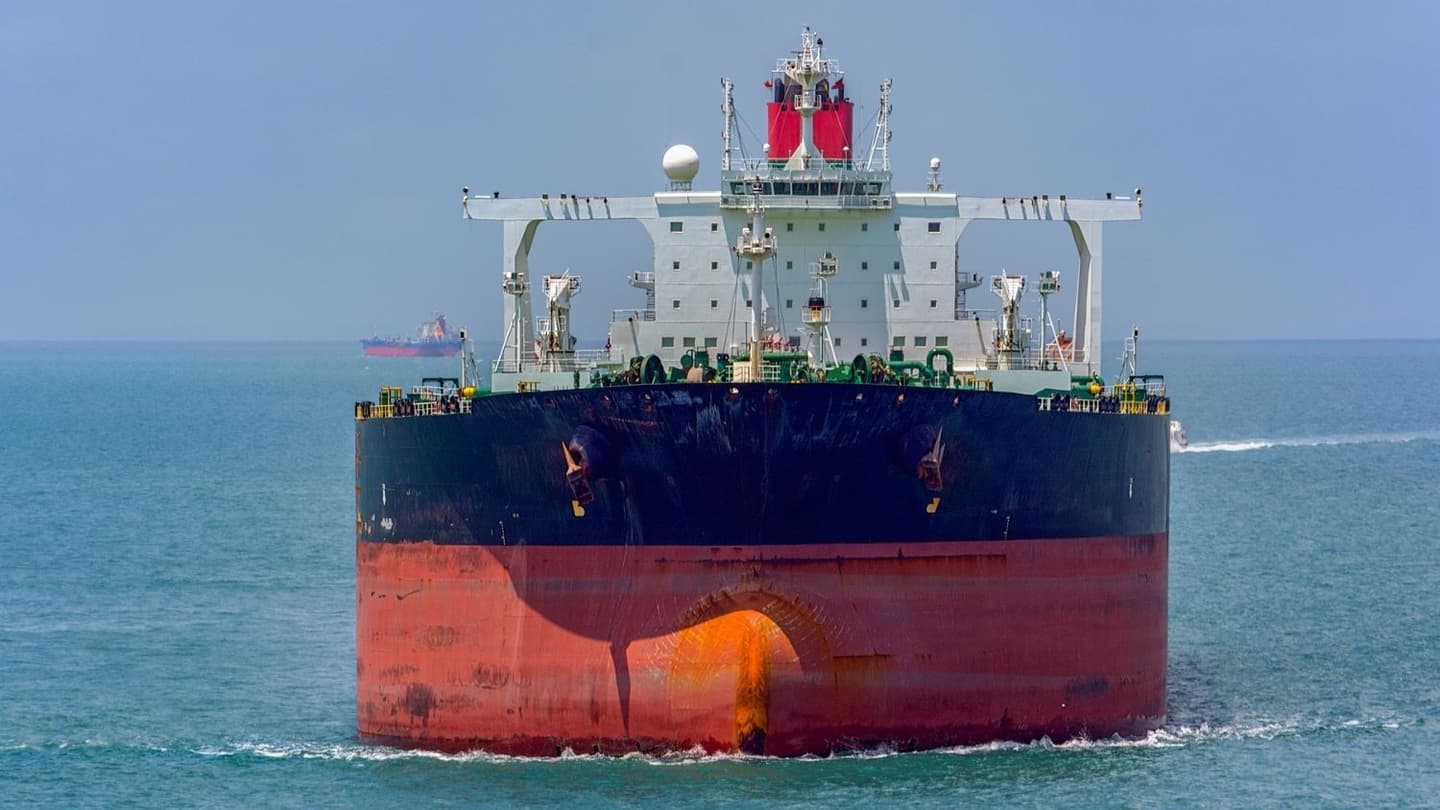 Indian Refiners Halt Iraq Crude Loadings amid Strait of Hormuz Risks