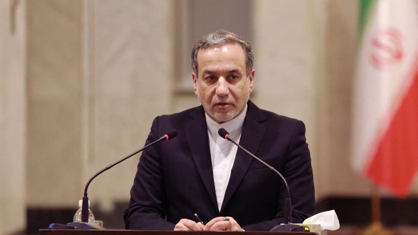 Iran says Strait of Hormuz Open but Bars US, Israel-linked Vessels