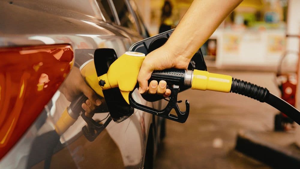 Centre Cuts Excise Duty on Petrol, Diesel by ₹10 per Litre