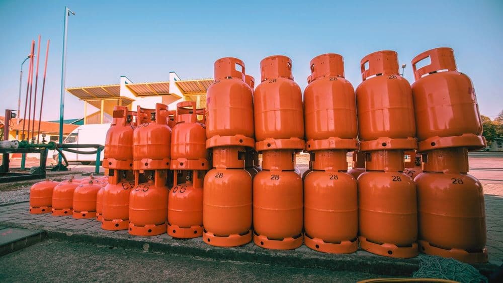 Govt Cracks Down on LPG Black Marketing, Conducts 5,000 Raids Nationwide