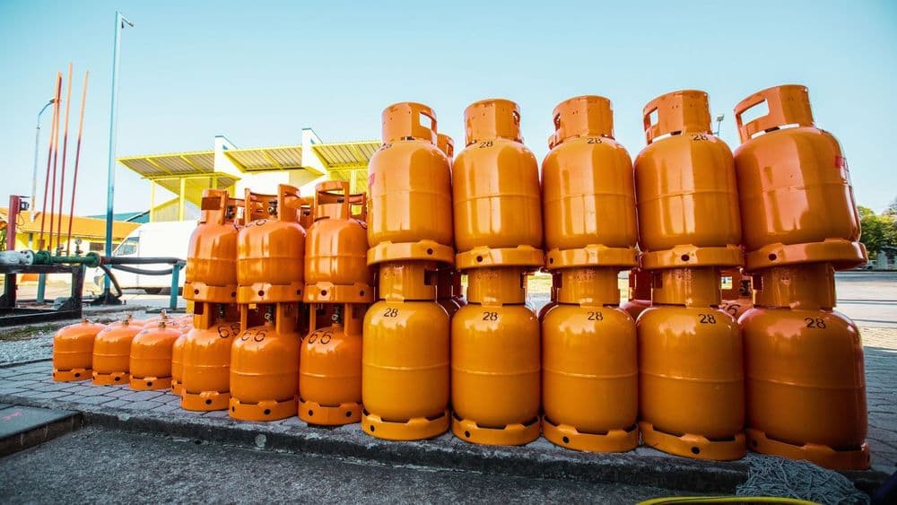 Govt Penalises 237 LPG Distributors in Crackdown on Hoarding