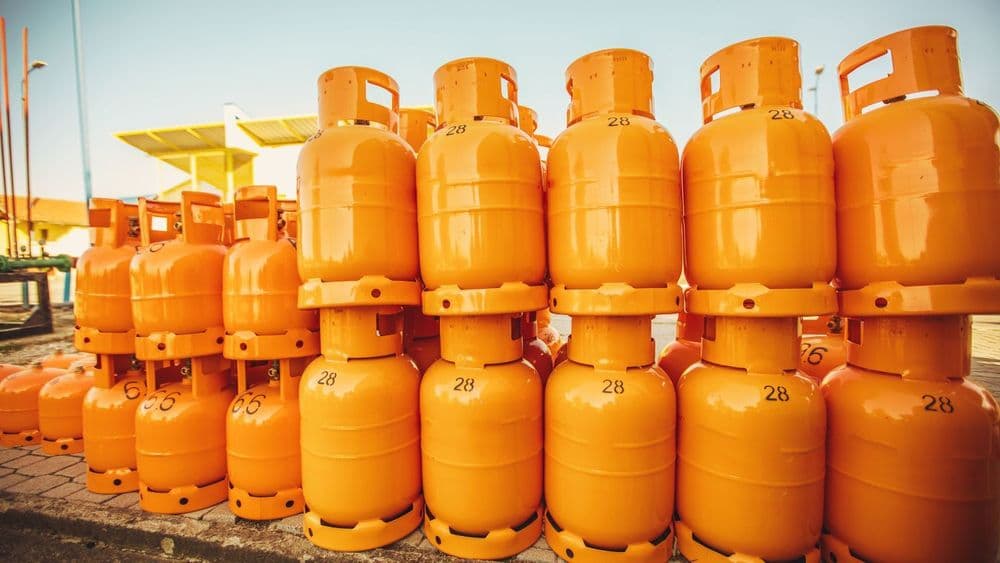 Govt Raises Prices of Commercial LPG Cylinders by ₹993