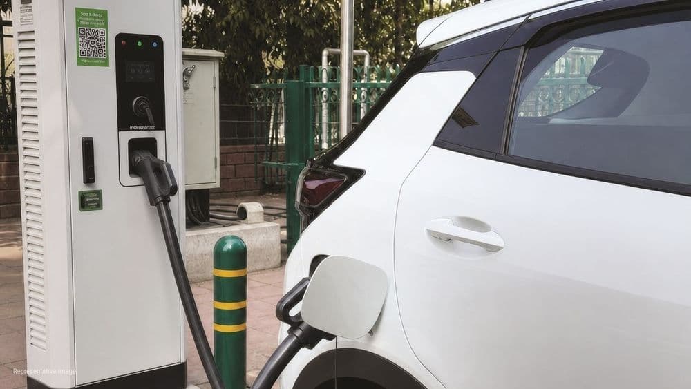 Delhi's New EV Policy Kicks in, Betting on Incentives Over Mandates