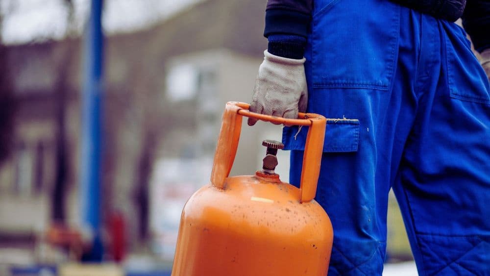 Govt Urges Public Not to Panic-buy Fuel; LPG Output Raised Amid West Asia Supply Concerns