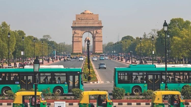 Delhi Announces New EV Policy to Curb Pollution, Expand Charging Network